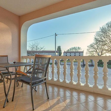Апартаменты Koraca B4 Kirmenjak Экстерьер фото